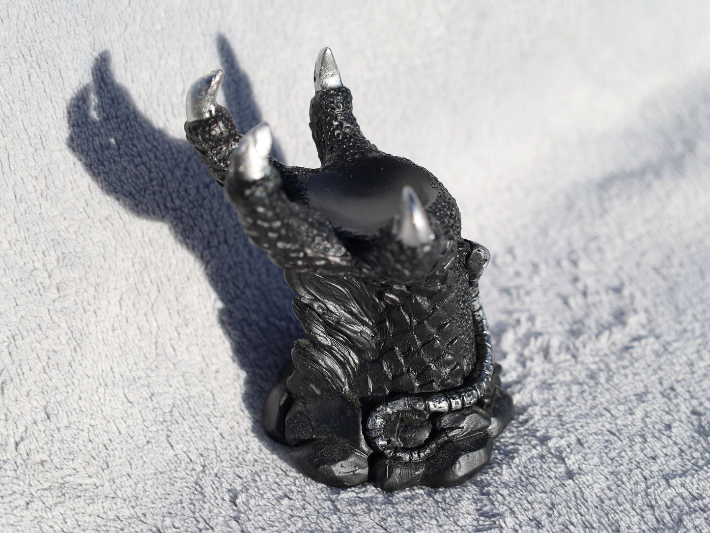 Black Claw Sphere Stand
